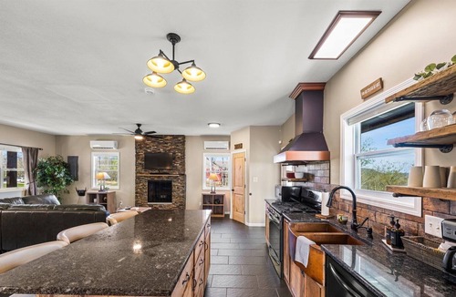 Harriman Cabin | Cozy Mountain Retreat with Amazing Views