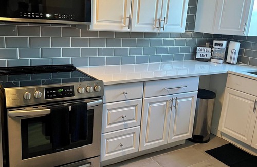 Westwood House | Cozy Oasis – Stylish, Spacious 4-Bedroom with Private Parking Lot