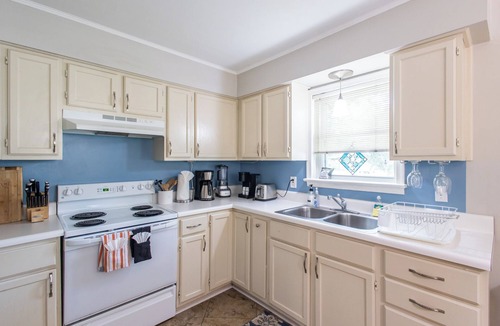 Northeast Virginia Beach House | Cozy Ocean-Side Cottage @ Peaceful North End of Virginia Beach