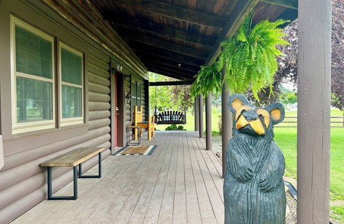 Stony Ridge Cabin | Cozy Perrysburg Cabins - Modern 2 Bedroom with Large Loft & Sleep#Bed!