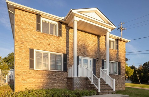 Parma House | Cozy, pet friendly, Mid-Century style home loaded with books, movies, games.