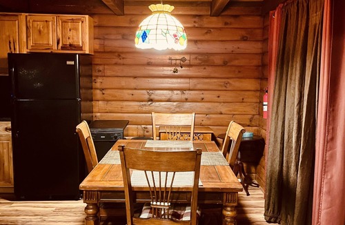 Long Pond Cabin | Cozy Poconos Cabin Getaway - 8 min from Kalahari!