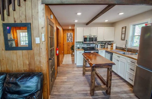 Lake Ariel Cabin | Cozy Poconos Getaway with Firepit, Beach & Lake Access. Minutes to the beach