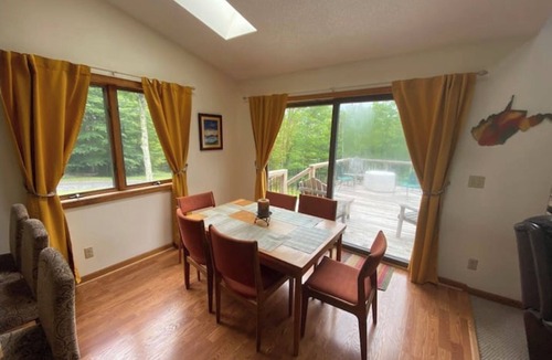 Old Timberline Cabin | Cozy retreat in Old Timberline close to great hiking and skiing. Pet Friendly!