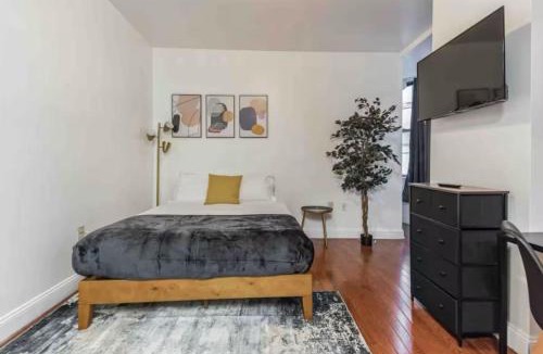 Center City Apartment | Cozy Studio across from Convention Center - 4R