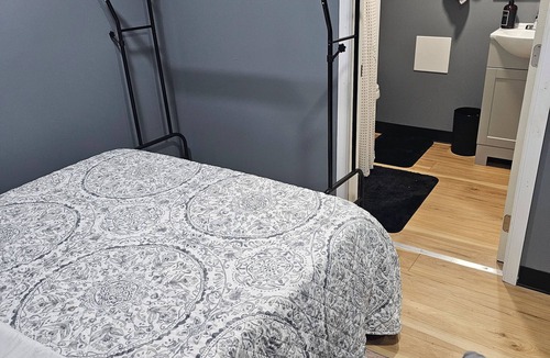 Saint Josephs Apartment | Cozy studio in charming Baltimore with WiFi
