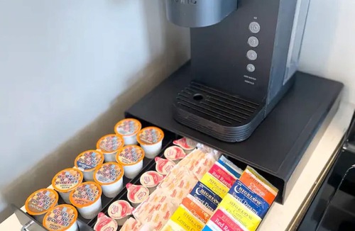 Elizabeth Apartment | Cozy Studio Oasis - near NYC, EWR, Prudential, NJPAC, American Dream, MetLife