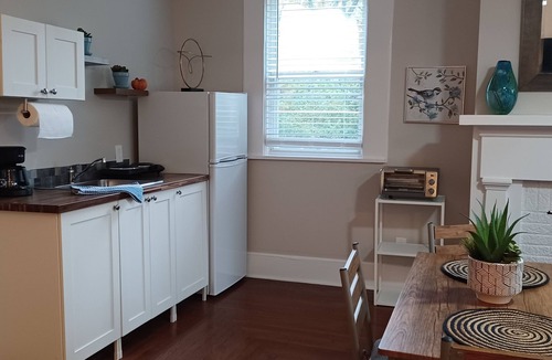 Anderson Township Apartment | Cozy Suburban Nest! 20 minutes to Downtown & Clifton. Easily enjoy the City!