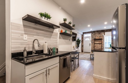 South Side Slopes House | ❤️Cozy Townhome on Carey with Private Deck Space ❤️