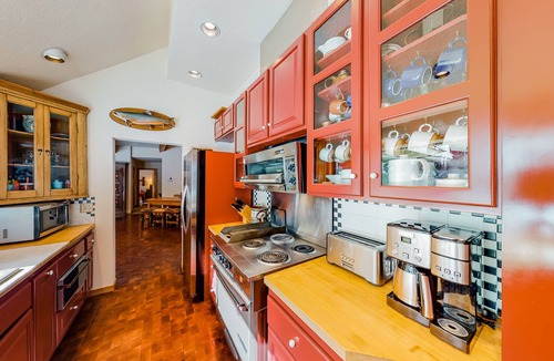 Warm Springs House | Cozy townhome with mountain view & fireplace - walking distance to ski lift