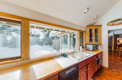 Warm Springs House | Cozy townhome with mountain view & fireplace - walking distance to ski lift