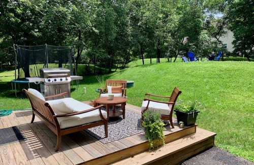 Mount Pocahontas House | Cozy up! Perfect for a girls weekend or family getaway