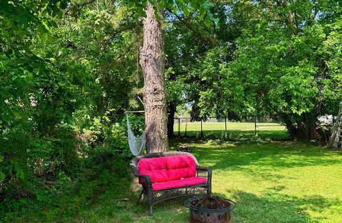 Wallingford House | Cozy with A Huge Yard-5 minutes Swarthmore & Widner 11 mins from PHL