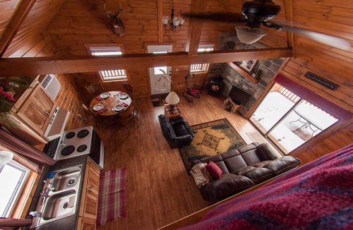 Sharpsburg Cabin | Cozy Vacation Getaway and Hunter's Paradise