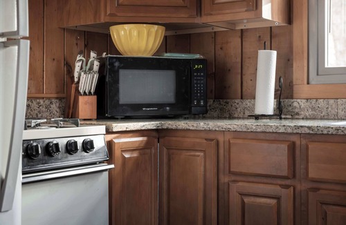 Kabletown Ski Chalet | Cozy w Fire Pit, Grill, Deck, Screened Porch, WiFi