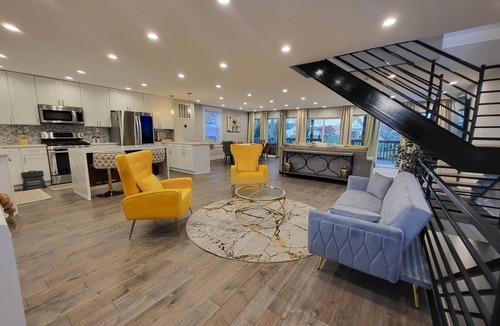 Dundalk Villa | Cozy Waterfront 3-bedroom villa with fitness/theater/game room, WiFi in Dundalk