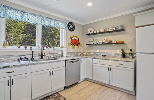 Annapolis House | Cozy, waterfront, 5BR 4BA house w 2 decks near USNA & downtown