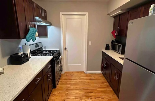Newark Apartment | Cozy yet spacious 2 bed roomnn