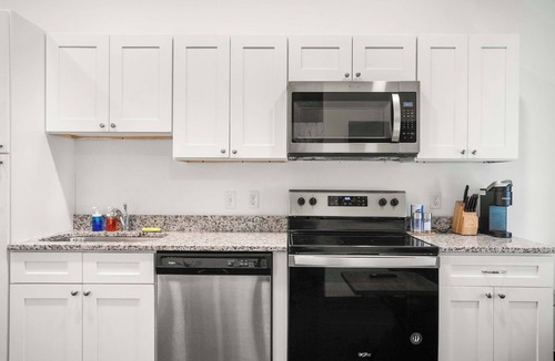 Cultural District Apartment | CozySuites Charming 1BR in Downtown Pitts #11