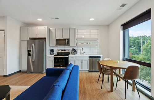 Lockerbie Square Apartment | CozySuites Mass with parking, lounge and roof deck 4