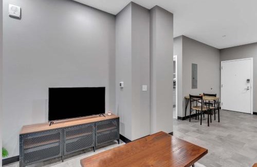 Cultural District Apartment | CozySuites Modern 1BR in Downtown Pitts #14