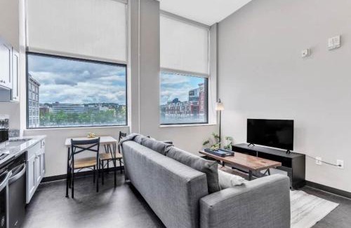 Cultural District Apartment | CozySuites Modern 1BR in Downtown Pitts #17