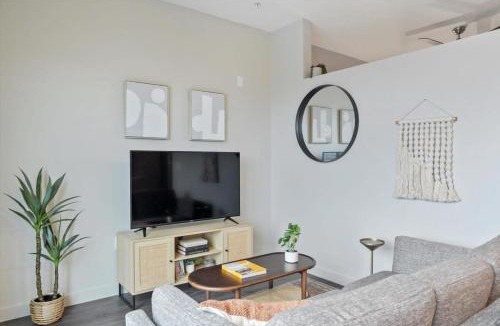 Lower Lawrenceville Apartment | CozySuites Roomy 1BR, Lawrenceville
