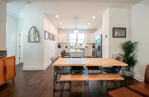 Madison House | Creative Oasis Minutes to Broadway Rooftop Deck