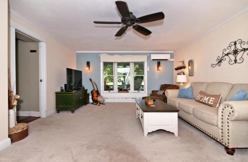 Cumbola House | Creekside Farmstead Hot Tub with Brand New Pool and BBQ