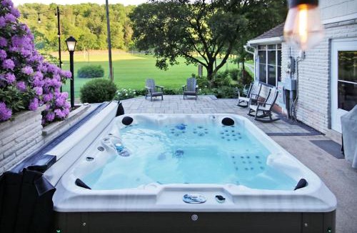 Cumbola House | Creekside Farmstead Hot Tub with Brand New Pool and BBQ