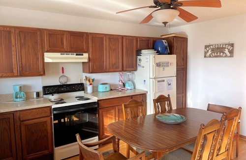 Deep Hole House | Creekside Paradise - Water front &Access -Pet Friendly -Shared Dock NO LINENS