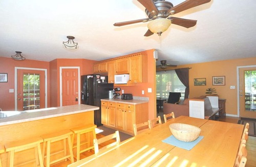 Berkeley Springs House | Creekview Cabin - hot tub, pets, grill, wifi, screen porch, fire ring
