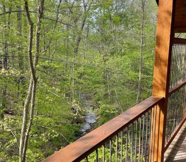Millersburg House | Cricket Hill Treehouse by Amish Country Lodging