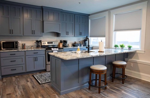 Franklin Apartment | Crosswalk Suite! Summ