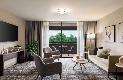 Edison Hotel | Crowne Plaza Edison by IHG