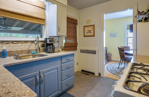 Cumberland Cottage | Cumberland Cottage w/Screened Porch + Fire Pit!