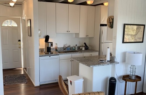 Tracys Landing House | Cute Bay Home/Fantastic View and Sandy Beach