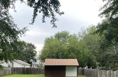 Issue House | Cute, Charming House that is Pet Friendly and less than 10 minutes from Beach