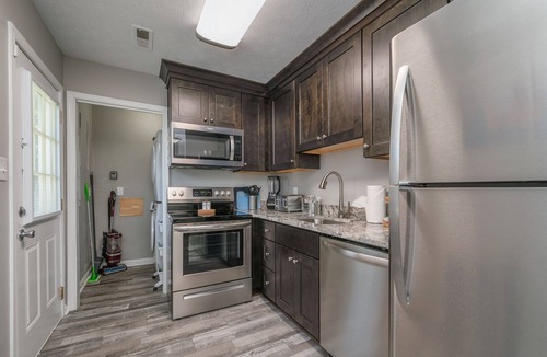 Hampton House | Cute Four Bedroom, Two Bath in Downtown Phoebus!
