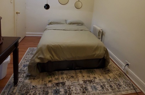 Canton Apartment | Cute getaway in Baltimore near the park