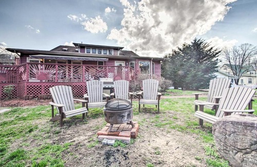Damascus House | Damascus Home with Fire Pit and Views, Walk to Shops!