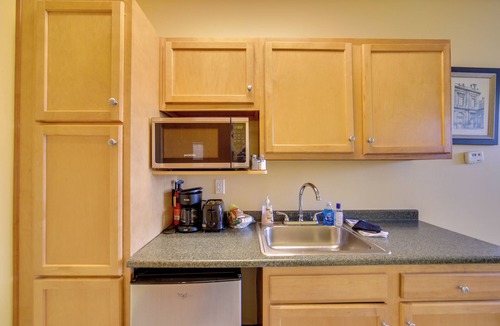 New Kensington Apartment | Day Trip to Pittsburgh: Comfy New Kensington Apt!