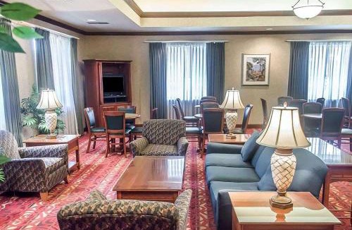 Austintown Hotel | Days Inn by Wyndham Austintown
