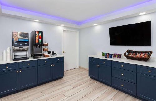 Woodlawn Hotel | Days-Inn by Wyndham Baltimore Northwest