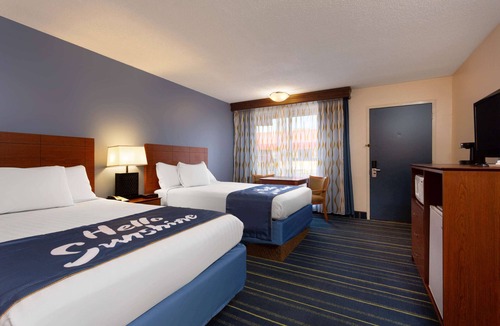 Breezewood Hotel | Days Inn by Wyndham Breezewood