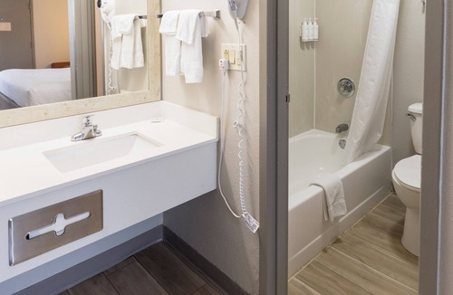 Florence Hotel | Days Inn by Wyndham Florence Cincinnati Area