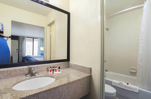 Newark Hotel | Days Inn by Wyndham Newark Wilmington