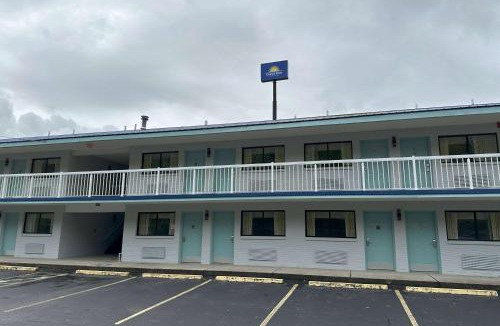 Mount Vernon Hotel | Days Inn by Wyndham Renfro Valley Mount Vernon