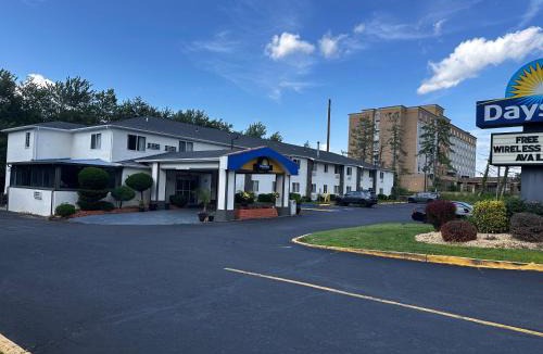 Runnemede Hotel | Days Inn by Wyndham Runnemede Philadelphia Area