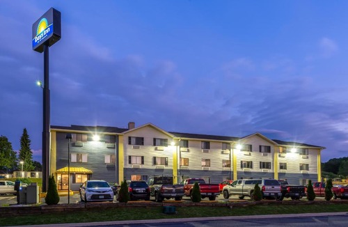 Somerset Hotel | Days Inn by Wyndham Somerset PA I-70 I-76